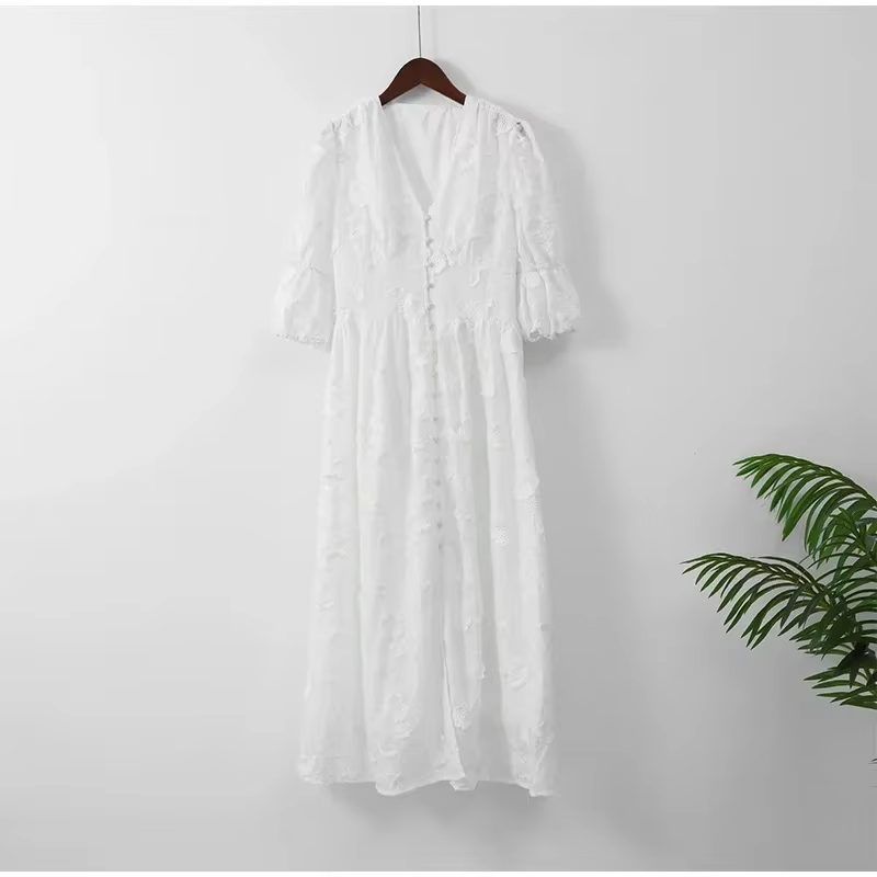 Aurelia – Lungo Bianco con Scollo a V e Spacco Elegante